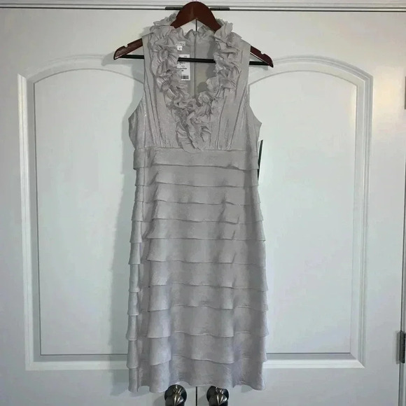 London Times Iridescent Shutter Pleat Dress - Picture 2 of 6